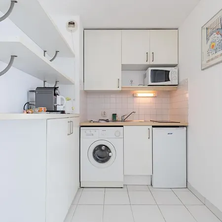Comfortable 1 Bdr Downtown - Ac & Parking 니스
