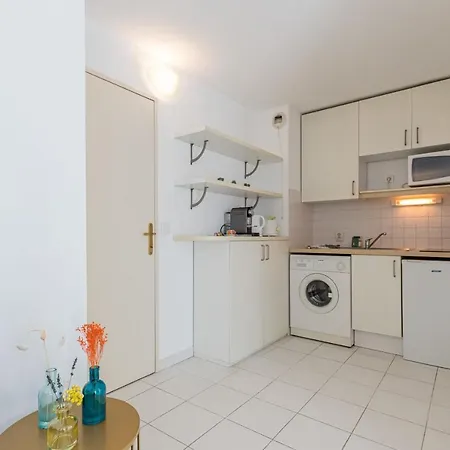 Comfortable 1 Bdr Downtown - Ac & Parking * 尼斯