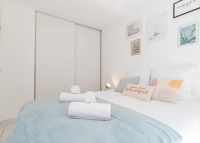 Comfortable 1 Bdr Downtown - Ac & Parking Apartmán