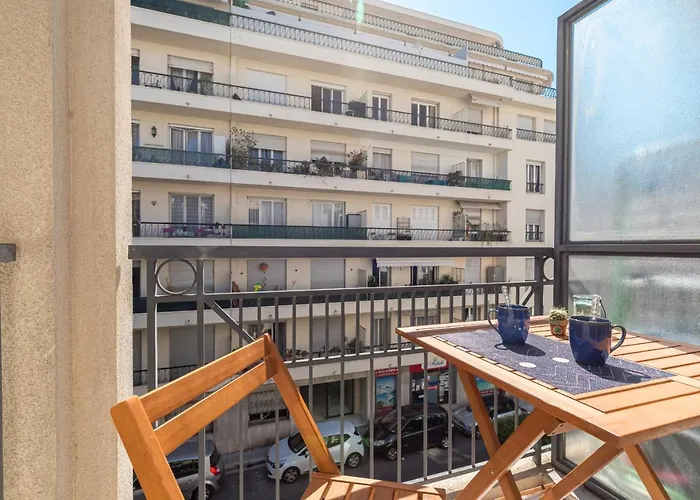 Comfortable 1 Bdr Downtown - Ac & Parking Apartmán *