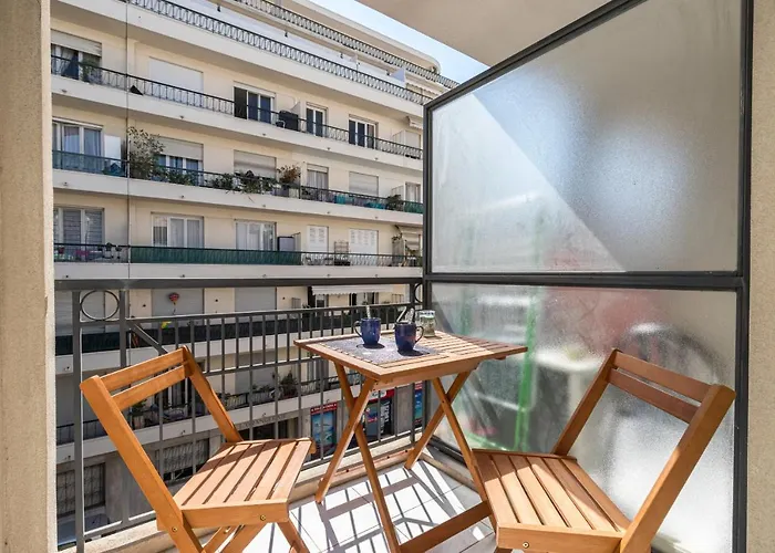 Comfortable 1 Bdr Downtown - Ac & Parking * نيس